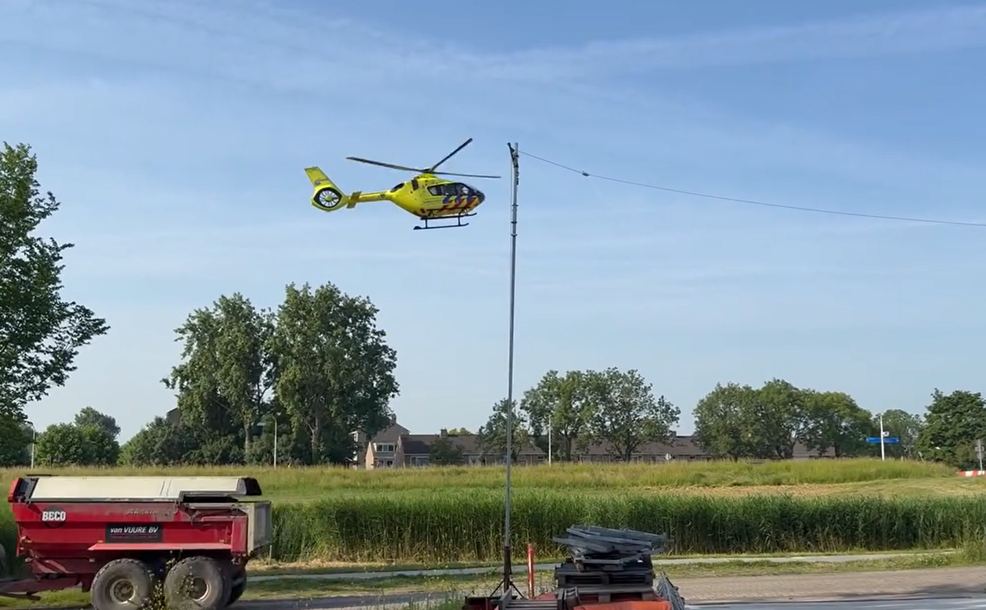 Traumahelikopter naar Hermanus Reyntjeslaan in Monnickendam (video)