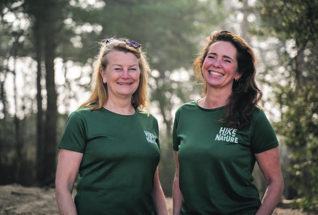 Esther Lapère uit Edam en Adriana Stam uit Marken gaan 2.600 kilometer wandelen voor herbebossingspr