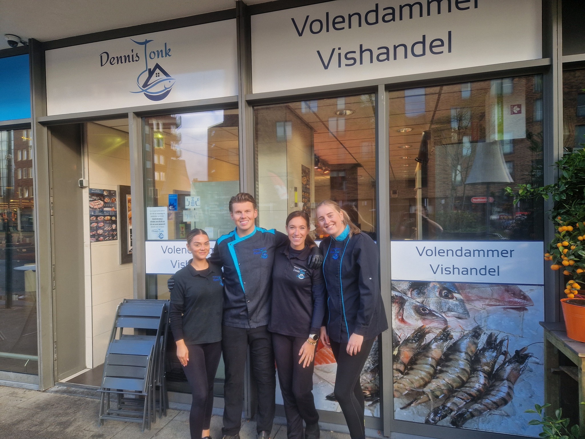 Bankpasje en geld kwijt bij Volendamse viszaak, oplettende ondernemer stelt Tineke gerust -