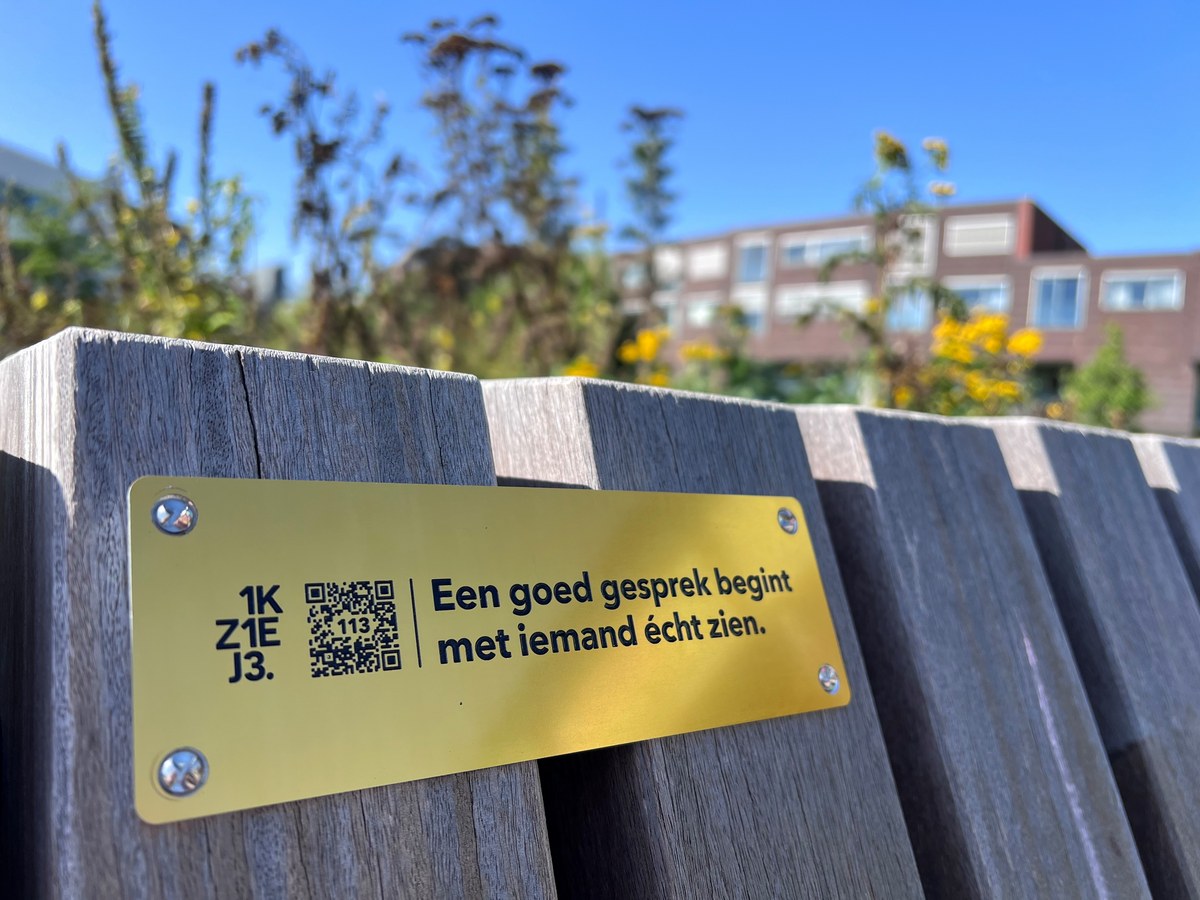 Bankjes in Purmerend krijgen plaquette van 113 -