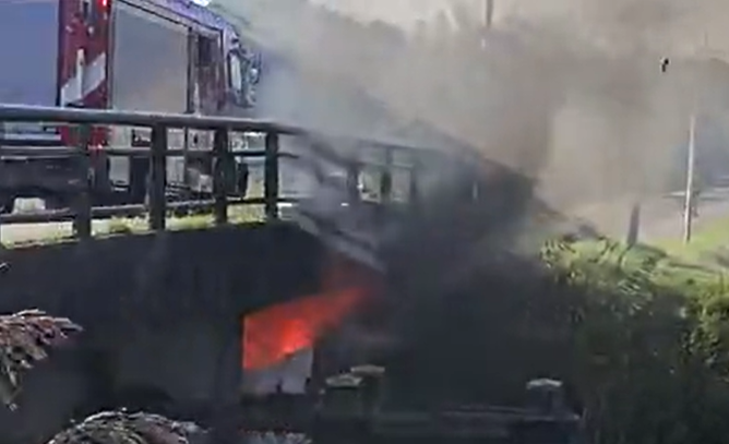 Bootje zwaar beschadigd door brand bij Leeghwaterpark in Purmerend, jerrycan aangetroffen