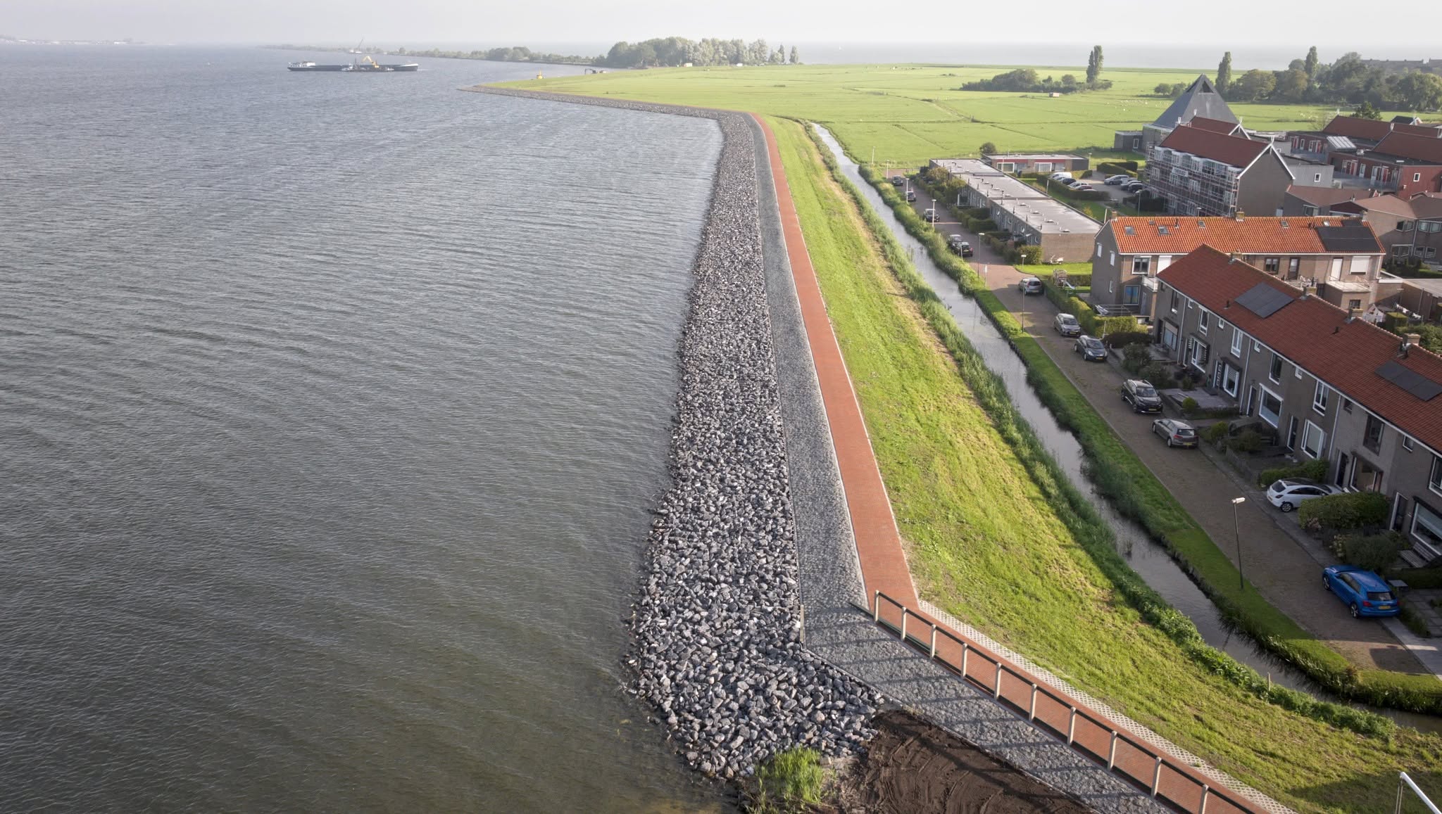 Eerste deel Kruinpad op Marken open na dijkversterking -