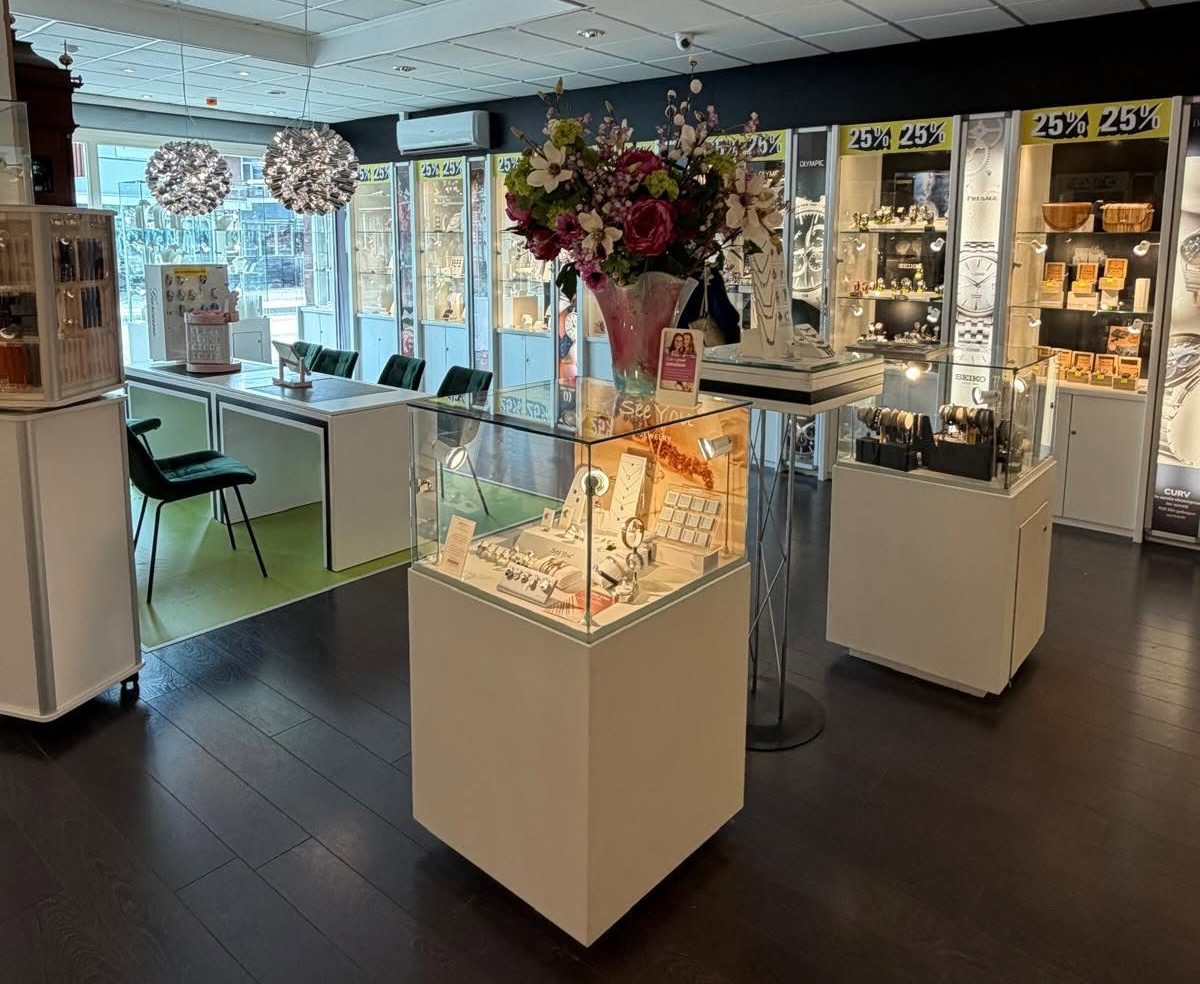 Opheffingsuitverkoop bij Juwelier René Arends in Landsmeer -