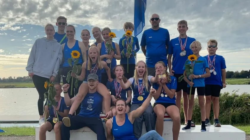 Kanovaarster Evi (14) uit Oostzaan pakt twee titels en is aanstormend talent -
