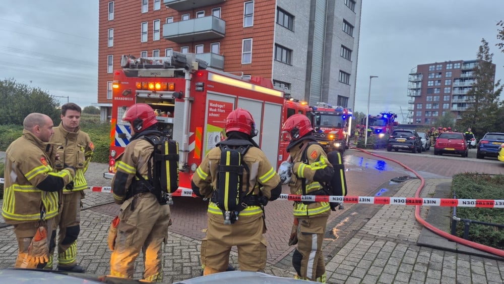 Woningbrand in Purmerend, mogelijk ontstaan door accu modelvliegtuig aan oplader -